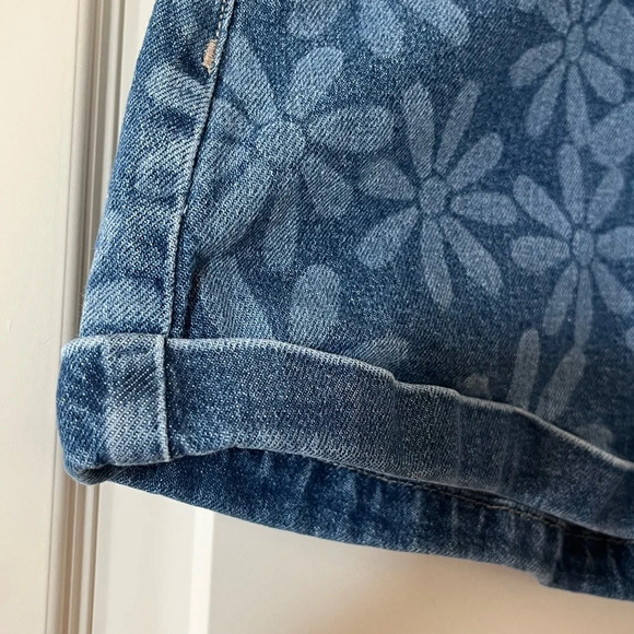 SO Brand High Rise “Mom” Jean Flower Short Junior Size 1/25W - Picture 3 of 12